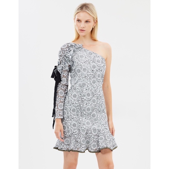 Rebecca Vallance Dresses & Skirts - Rebecca Vallance Sofia One Shoulder Lace Dress